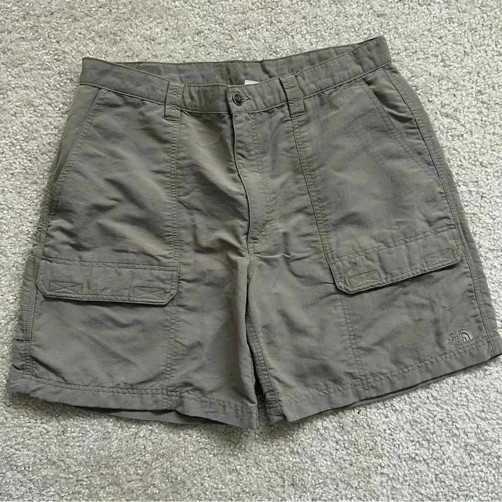 The North Face Men’s 7” Shorts Beige Nylon Size 36 Outdoor Active Cargo